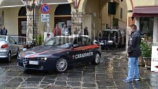 Auto dei carabinieri all'uscita dalla tenenza di Gaeta