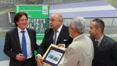 Il presidente di Unioncamere Lazio Enzo Zottola omaggia il capo delegazione Oman